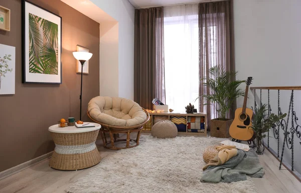 안락의 편안한 라운지와 거실의 인테리어 — 스톡 사진