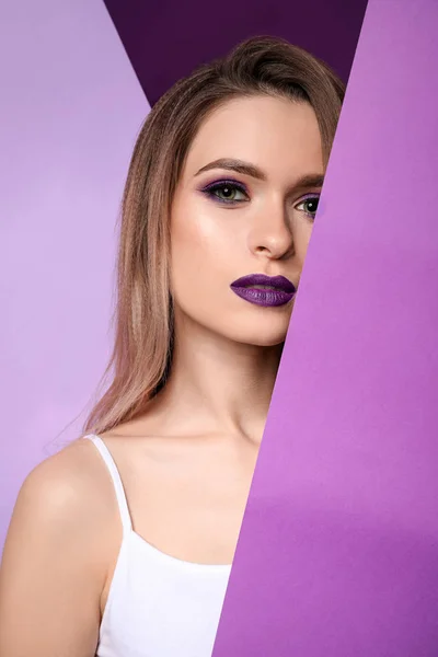 Beautiful Young Woman Blank Posters Violet Background — Stock Photo, Image