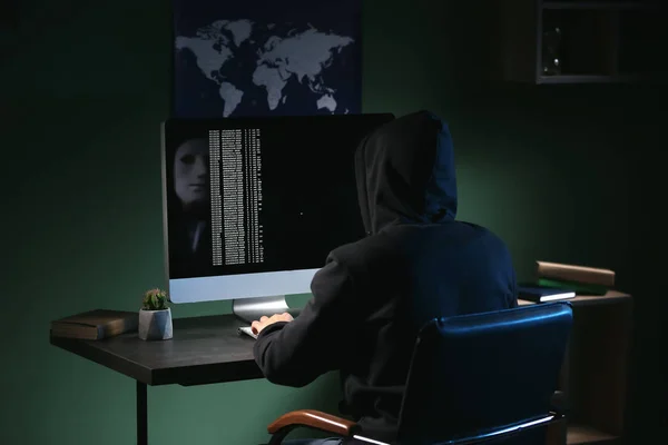 Professional Hacker Using Computer Dark Room — Stock Photo, Image