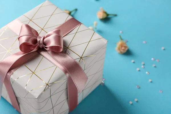 Festive Gift Box Color Background — Stock Photo, Image