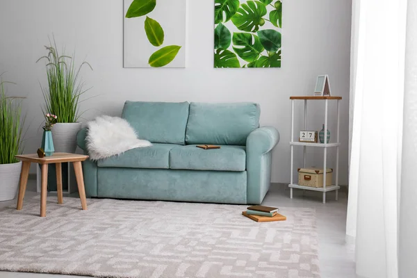 Stilvolles Interieur Wohnzimmer Mit Bequemem Sofa — Stockfoto