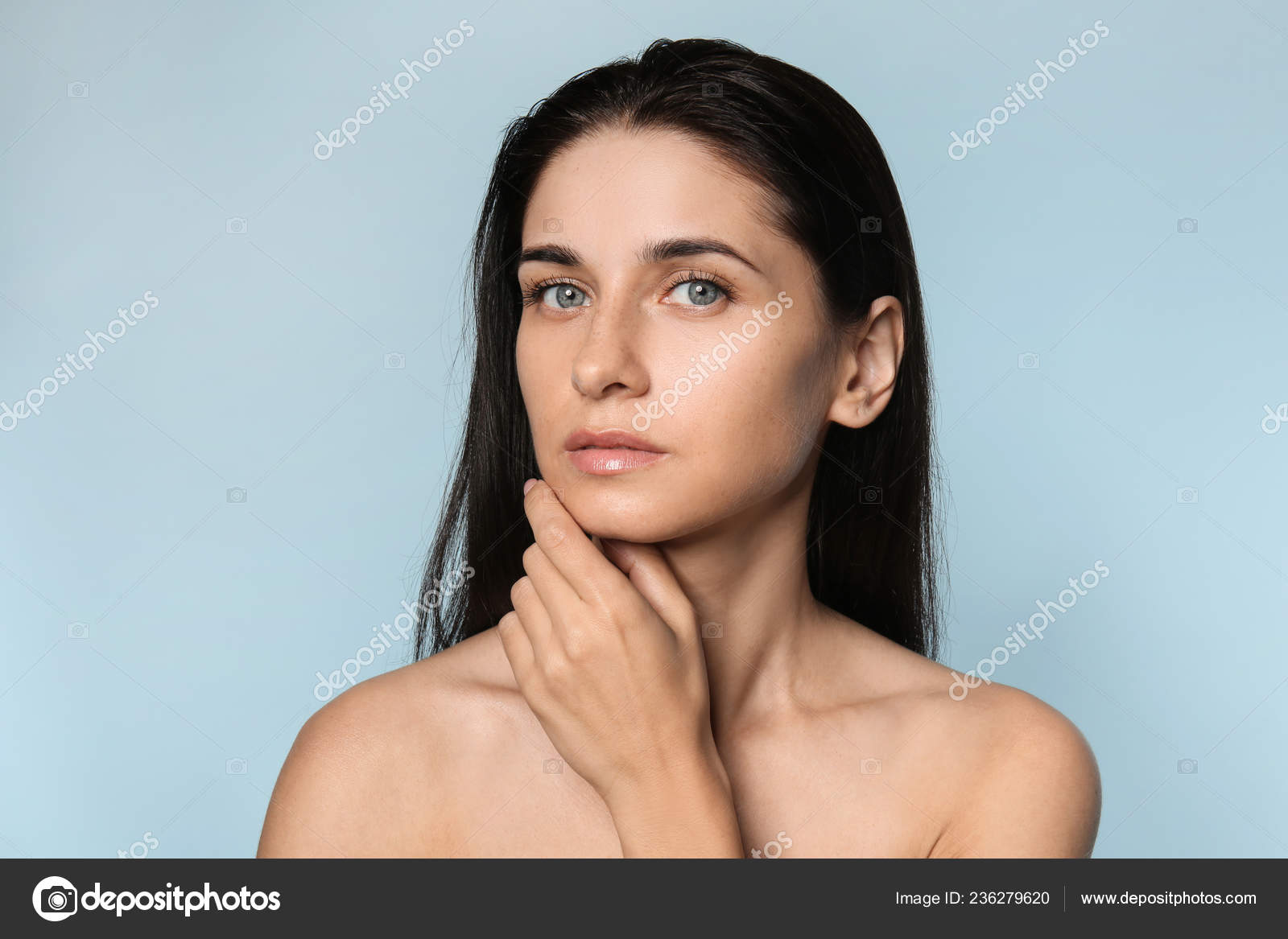 美丽的年轻妇女的画像与自然构成在颜色背景 图库照片 C Serezniy 美丽的年轻妇女的画像与自然构成在颜色背景 图库照片 C Serezniy