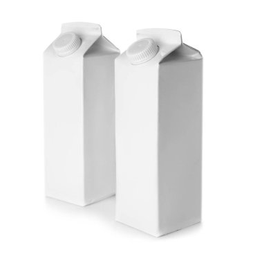 Beyaz arka plan üzerinde taze süt karton paket