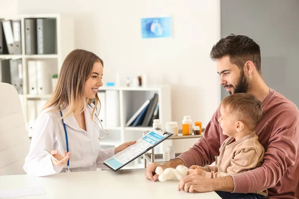 Young Father His Little Son Visiting Doctor Clinic — Stock Photo, Image