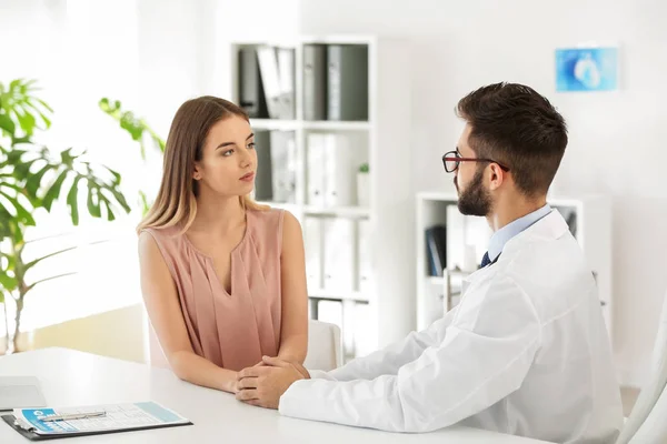 Male Doctor Working Female Patient Clinic — Stock Photo, Image