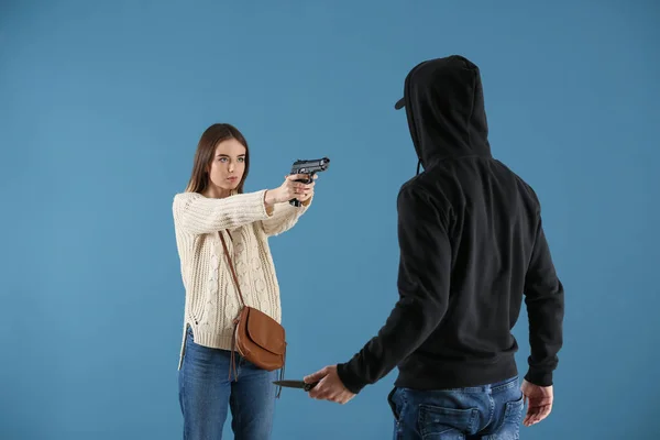 Young Woman Defending Herself Attack Male Bandit Color Background — Stock Photo, Image
