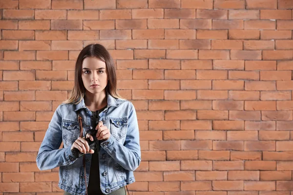 Young Woman Gun Brick Background — Stock Photo, Image
