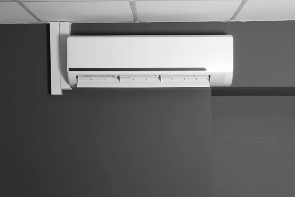 现代空调墙上 — 图库照片