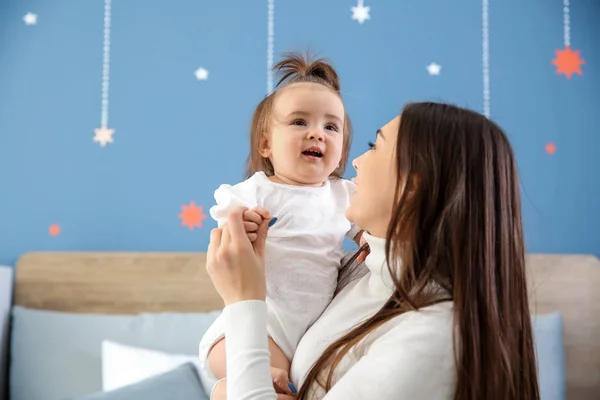 Young Mother Her Cute Little Daughter Home — Stock Photo, Image