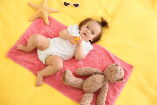 Cute Baby Girl Beach Towel Starfish Toy Bear Bed — Stock Photo, Image