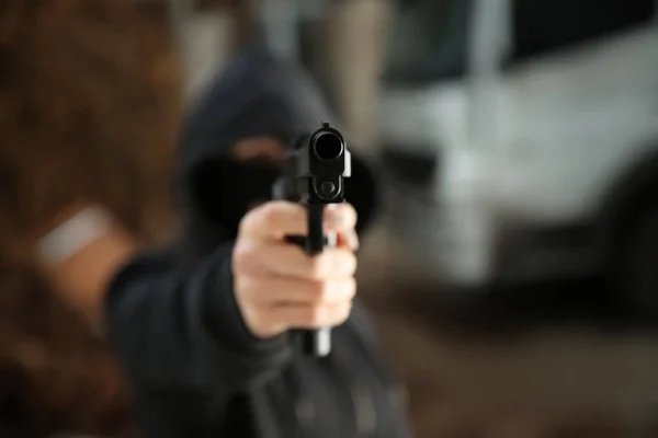 Bandit Gun Aiming Viewer Outdoors — Stock Photo, Image