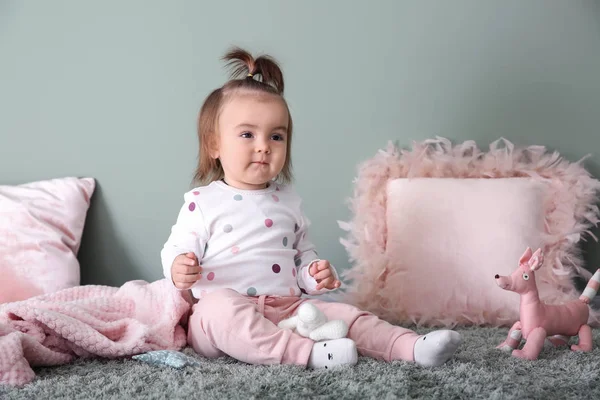 Cute Baby Girl Playing Carpet Color Wall — Stock Photo, Image