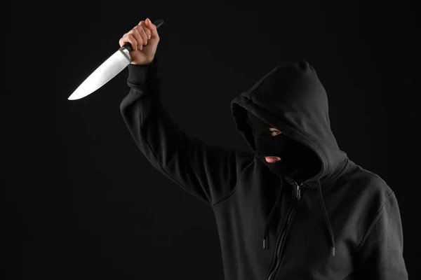 Bandido Con Cuchillo Sobre Fondo Oscuro — Foto de Stock