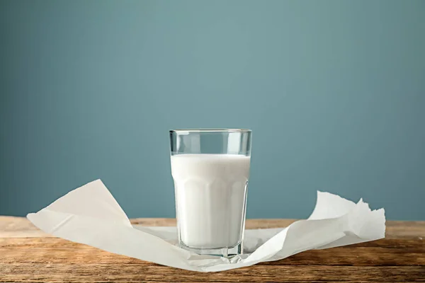 Glaasje Verse Melk Houten Tafel — Stockfoto