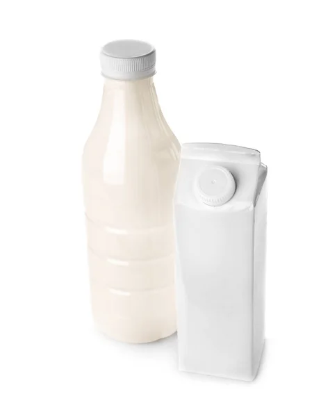 Envase Cartón Botella Leche Fresca Sobre Fondo Blanco — Foto de Stock