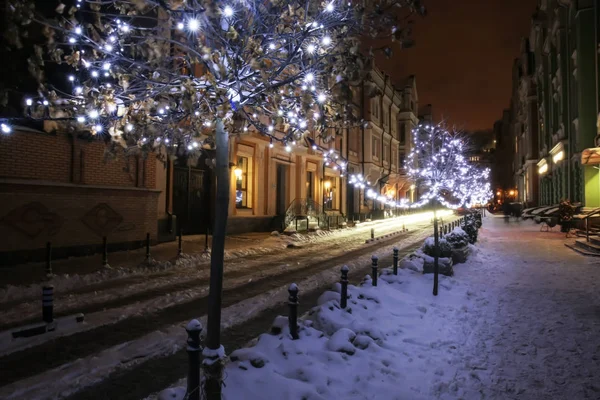 Gyönyörűen Díszített Karácsonyi Ünneplés Utca Város Éjjel — Stock Fotó