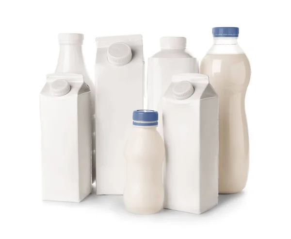 Verschillende Pakken Met Melk Witte Achtergrond — Stockfoto