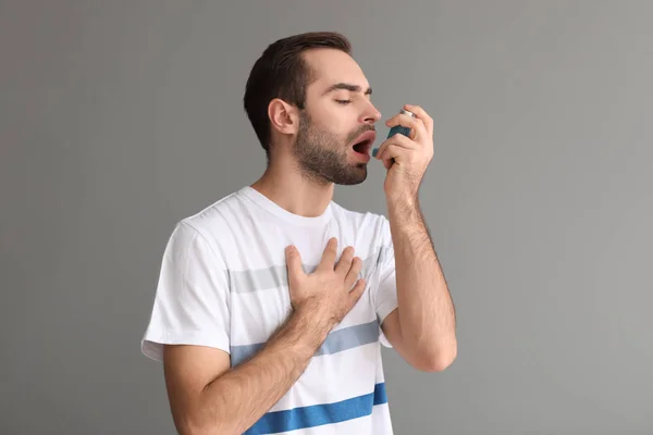 Young Man Inhaler Having Asthma Attack Grey Background — Stock Photo, Image