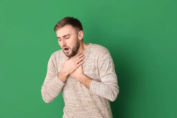 Young Man Having Asthma Attack Color Background — Stock Photo, Image