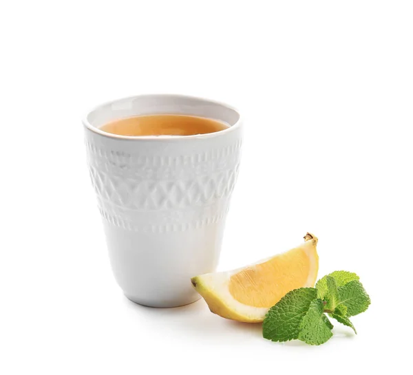 Tasse Heißen Tee Mit Zitrone Und Minze Auf Weißem Hintergrund — Stockfoto
