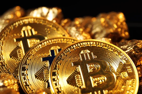 Bitcoins Gold Nuggets Closeup — Stock Photo, Image