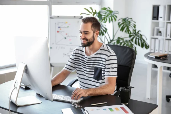 Young Man Working Computer Office — Stock Photo, Image