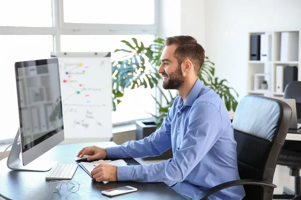 Young Businessman Working Computer Office — Stock Photo, Image