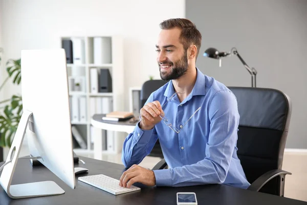 Young Businessman Working Computer Office — Stock Photo, Image