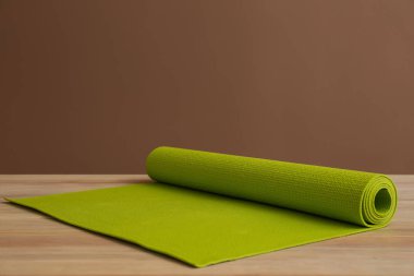 Yoga mat katta içinde jimnastik salonu