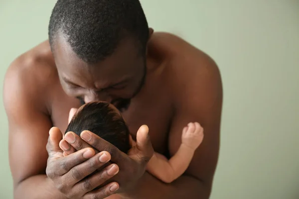 Portrait Happy African American Father Little Baby Color Background — Stock Photo, Image