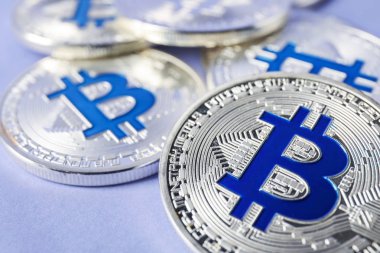 Bitcoins renk arka plan, closeup üzerinde
