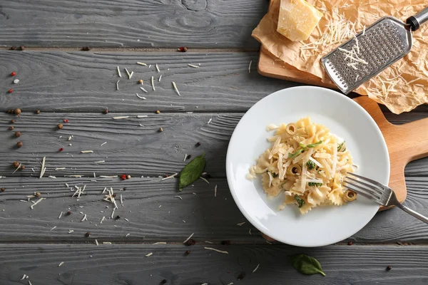 Plaat Met Heerlijke Pasta Houten Tafel — Stockfoto