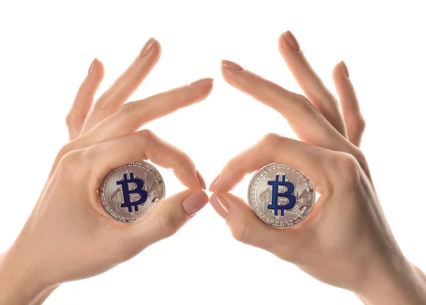 Manos Femeninas Con Bitcoins Sobre Fondo Blanco —  Fotos de Stock