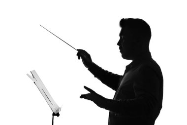 Beyaz arka plan üzerinde erkek orkestra şefi silüeti