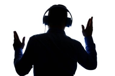 Beyaz arka planda müzik dinlemek adam silüeti