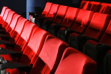 Rahat sandalye ile boş sinema