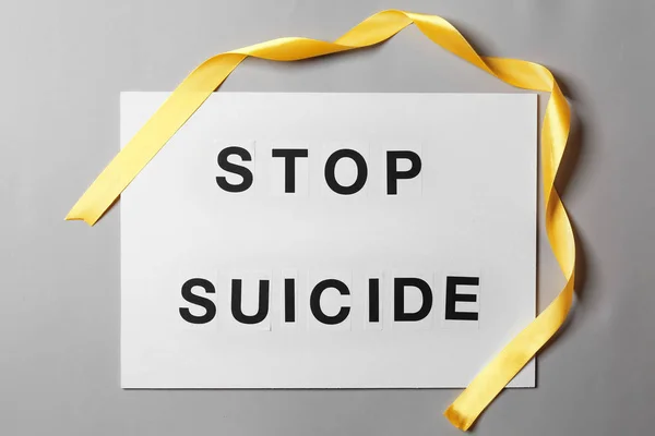 Foglio Carta Con Testo Stop Suicide Nastro Giallo Fondo Chiaro — Foto Stock