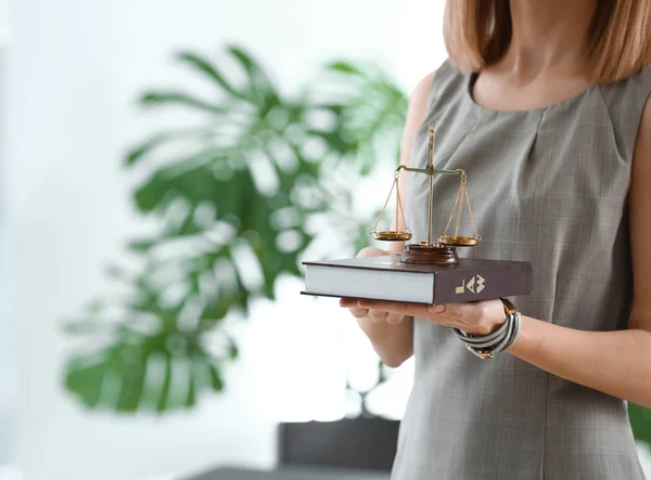 Beautiful Female Lawyer Scales Justice Book Office — Stock Photo, Image