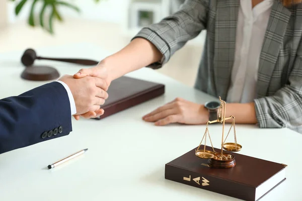 Male Lawyer Woman Shaking Hands Office — Stock Photo, Image