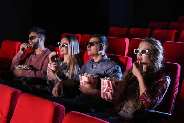 Amigos Viendo Películas Cine — Foto de Stock