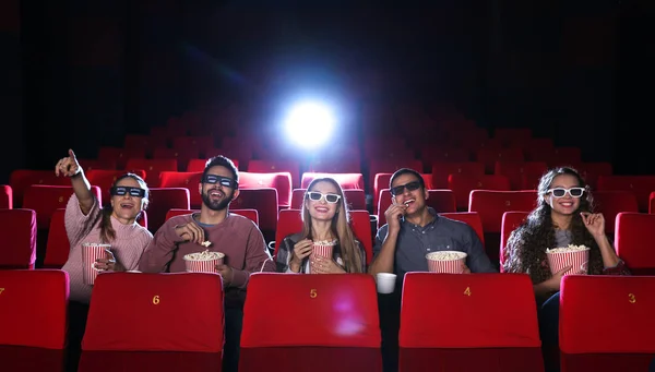 Amigos Viendo Películas Cine — Foto de Stock