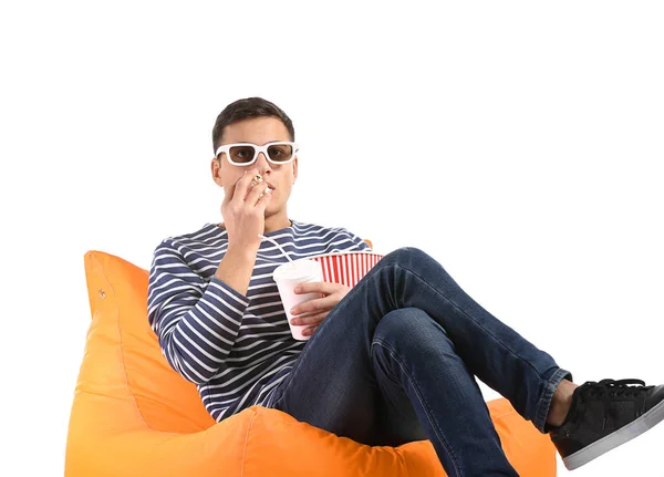 Joven Con Palomitas Maíz Viendo Película Sobre Fondo Blanco — Foto de Stock