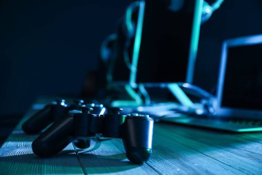 Bilgisayar Kulübü masada oyun tablası