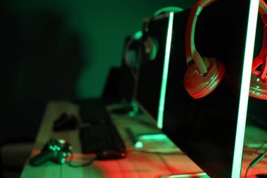 İç modern bilgisayar kulübü