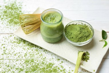 Sağlıklı matcha çay tablo ile kompozisyon