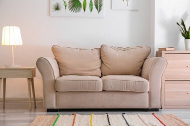 Güzel oda rahat kanepe ile iç