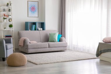 Güzel oda rahat kanepe ile iç