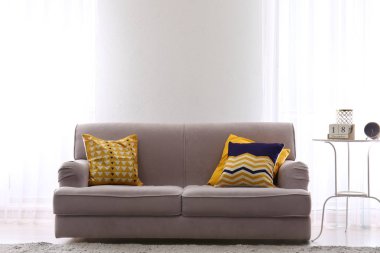 Güzel oda rahat kanepe ile iç