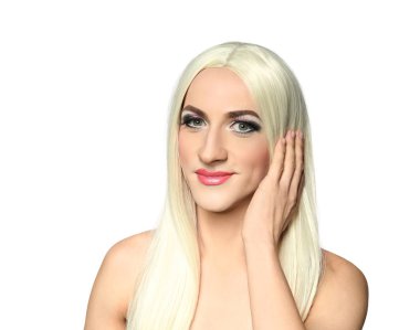 Beyaz arka plan üzerinde genç transseksüel adam portresi