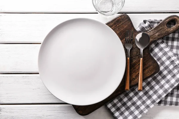 Ahşap arkaplanda basit tablo ayarı